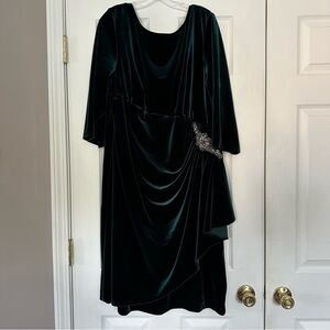 Alex Evenings Velvet Emerald Green Formal Dress | Size 20
